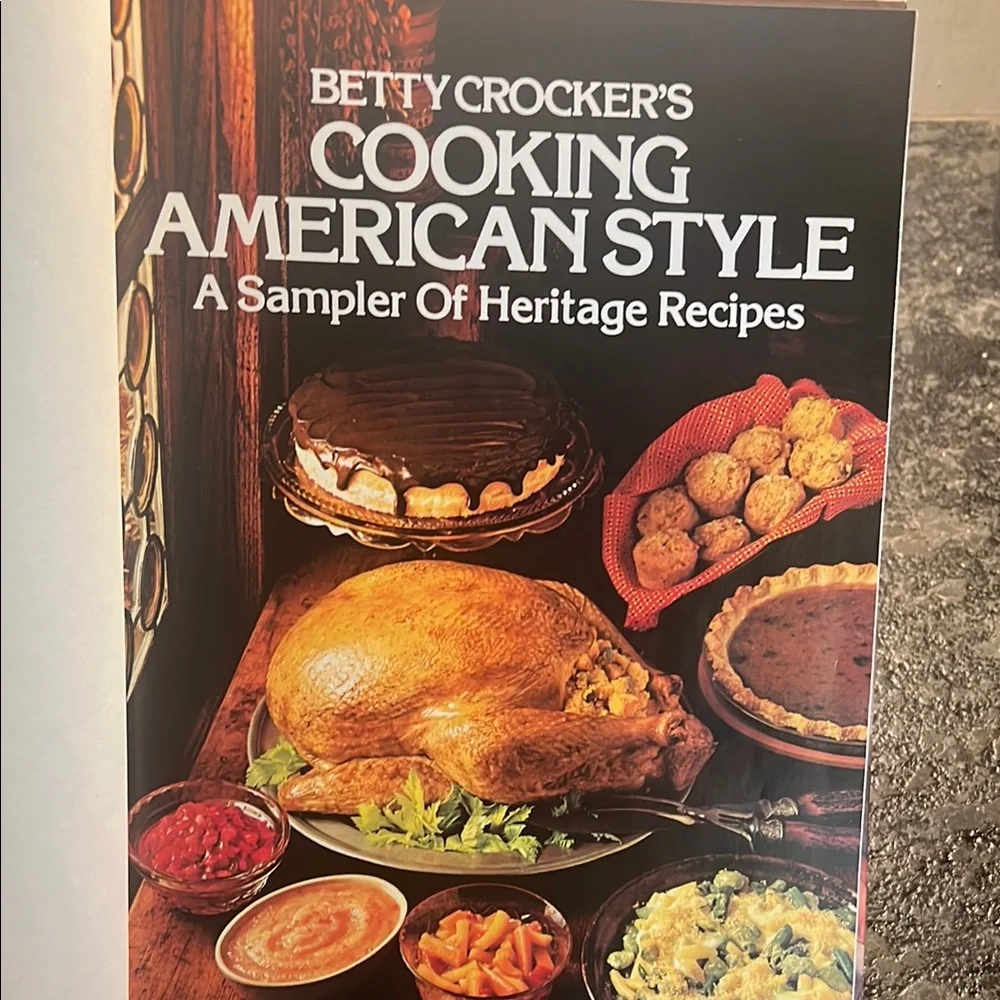 Betty Crocker's 4-in-1 Cookbook Collection